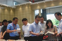 寶豐縣縣委書記、縣長許紅兵率考察團(tuán)蒞臨寶潤達(dá)參觀調(diào)研